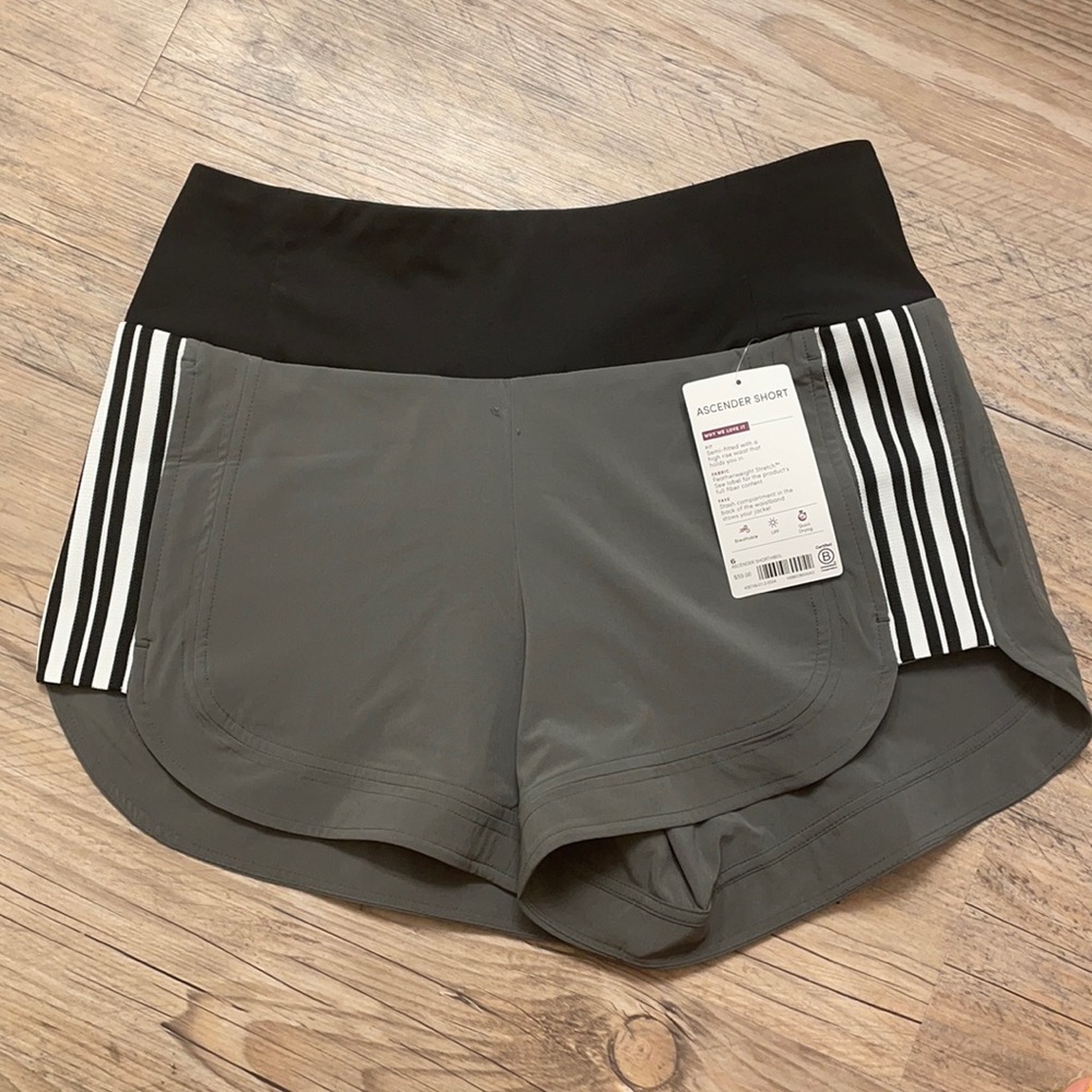 Athleta Ascender Short sz 6